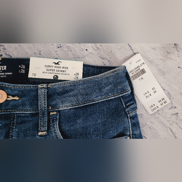 Hollister Curvy High-Rise Super Skinny Jeans - Picture 3 of 10